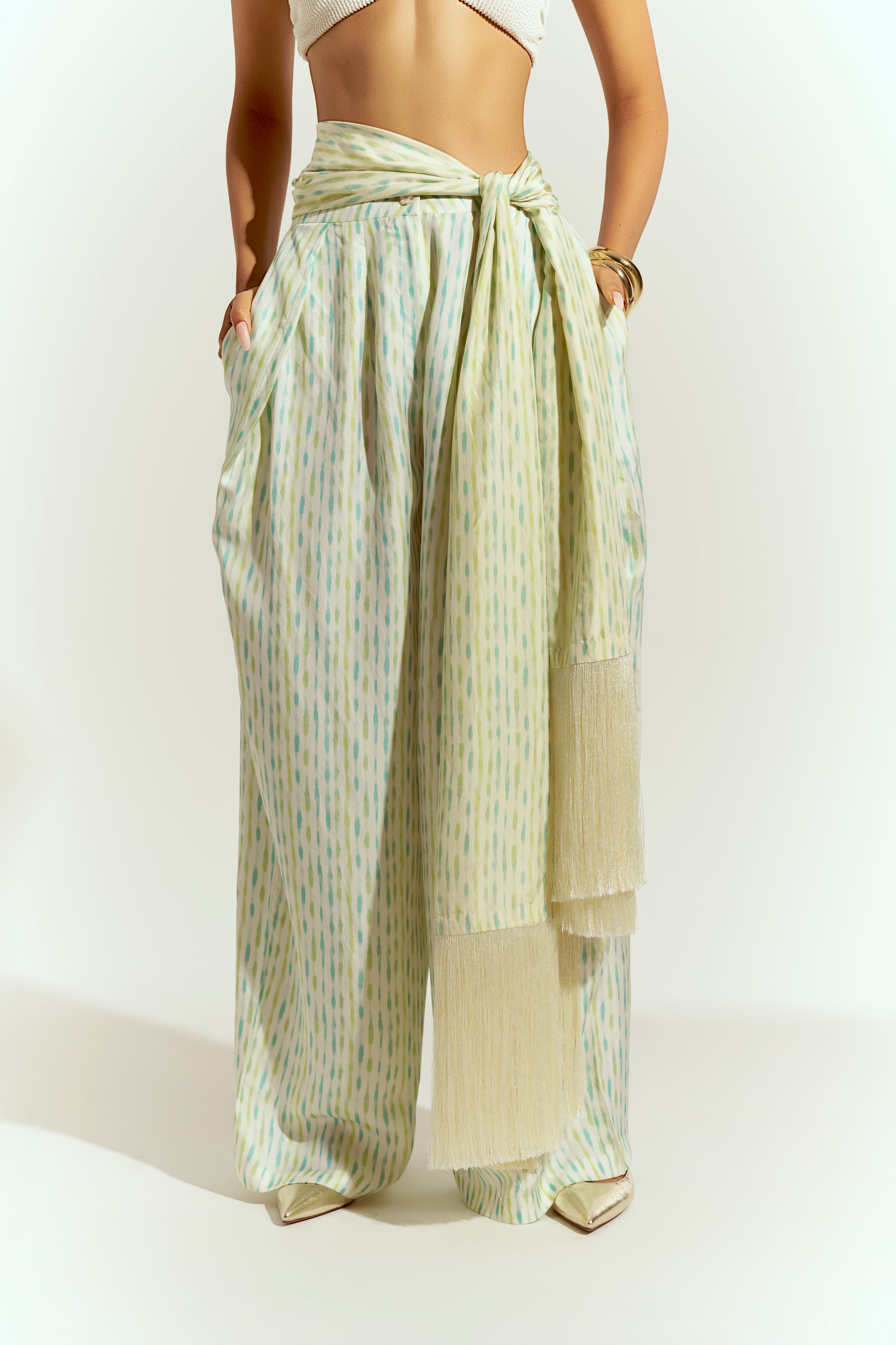 Linear Trousred
