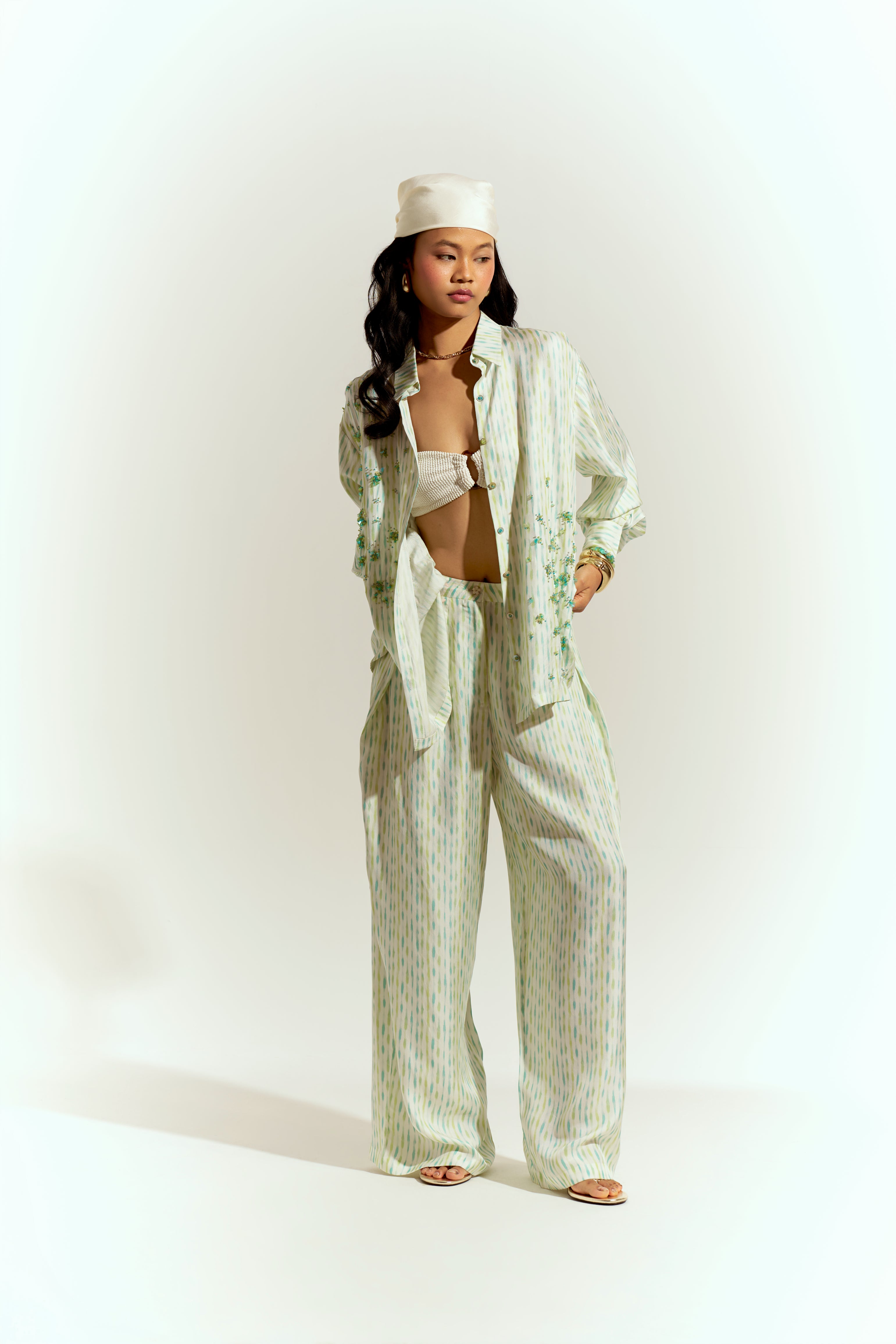 Linear Trousred