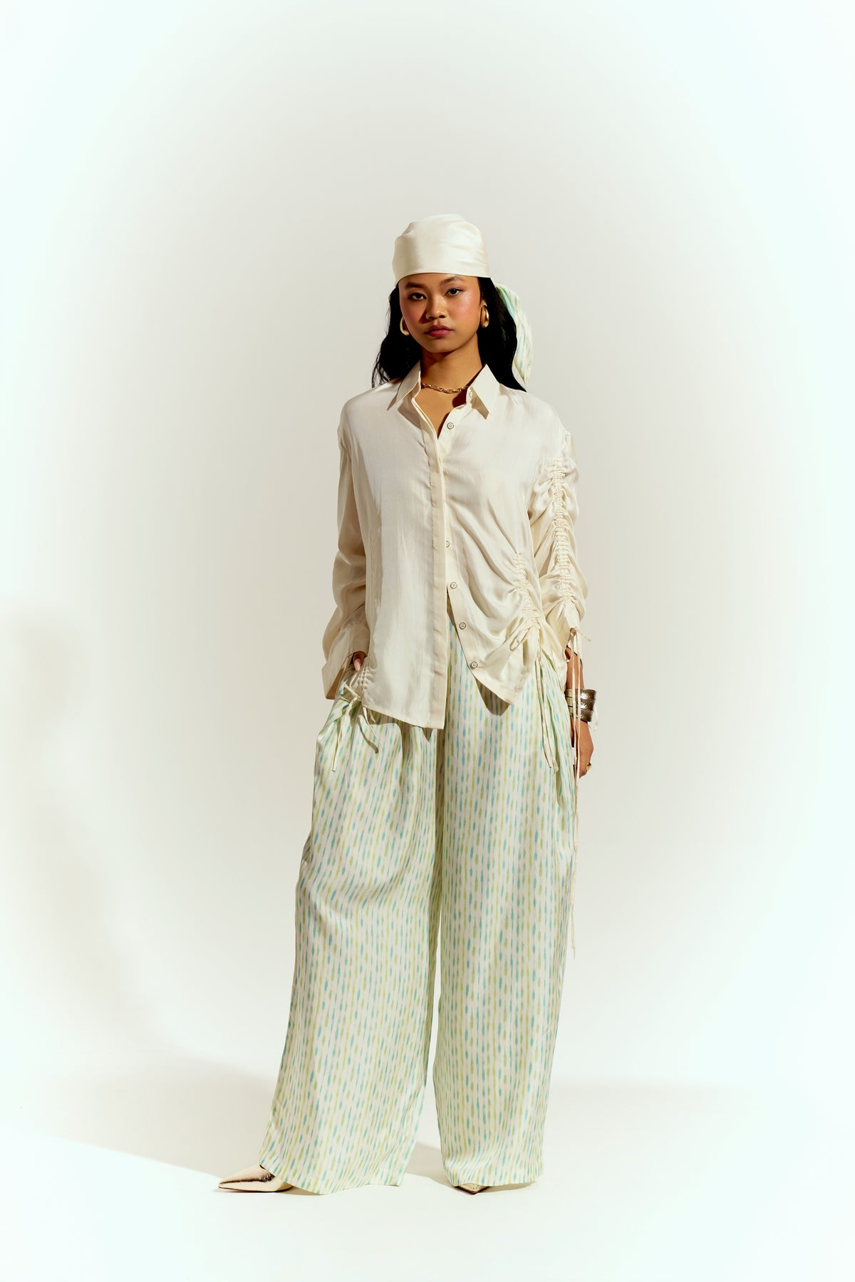 Linear Trousred