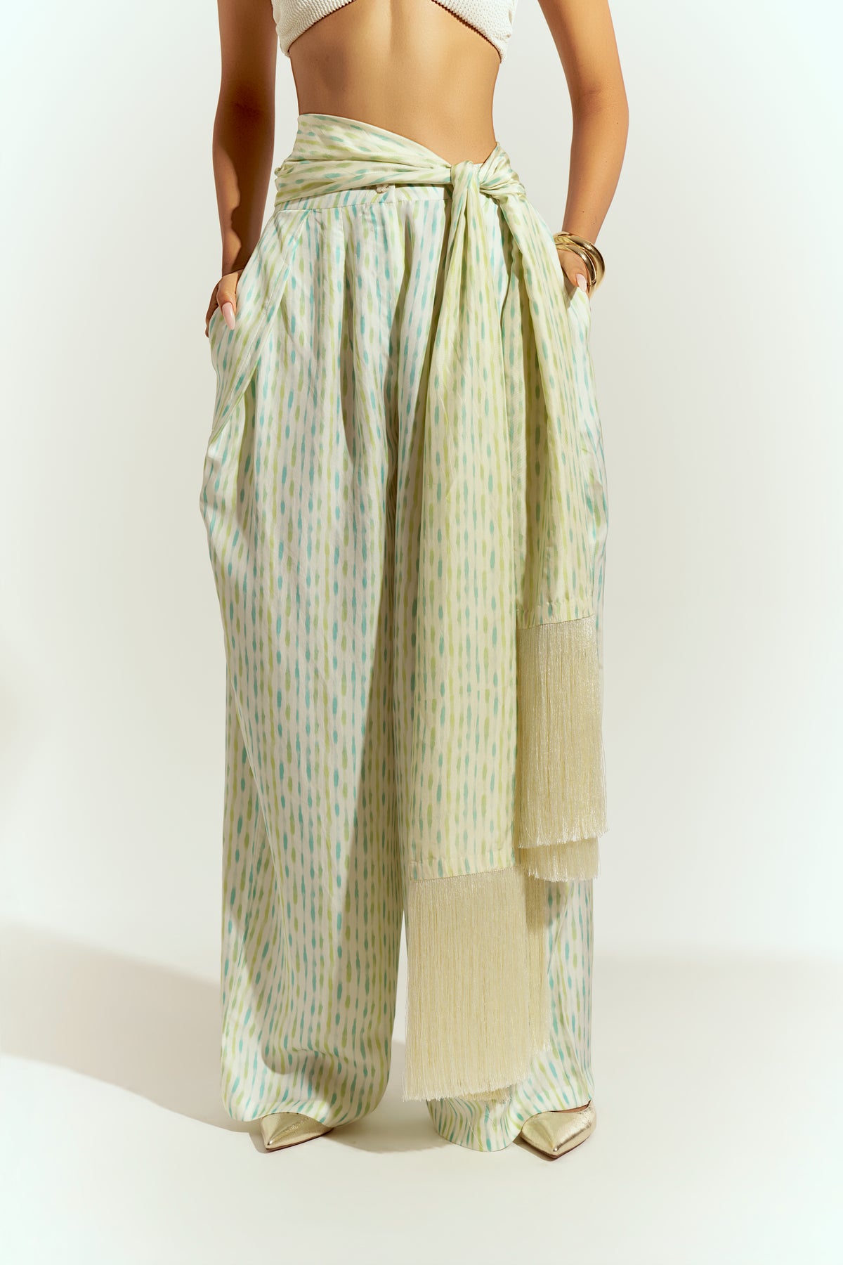 Linear Trousred